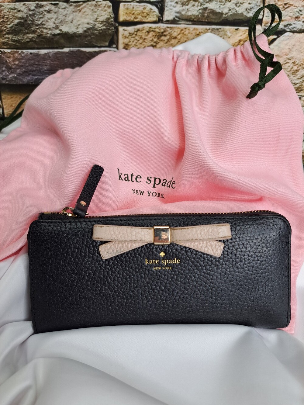 KATE SPADE 'PERFEĆT-BOW' PEBBLED LEATHER LONG WALLET & DUST BAG 2-PIECE SET